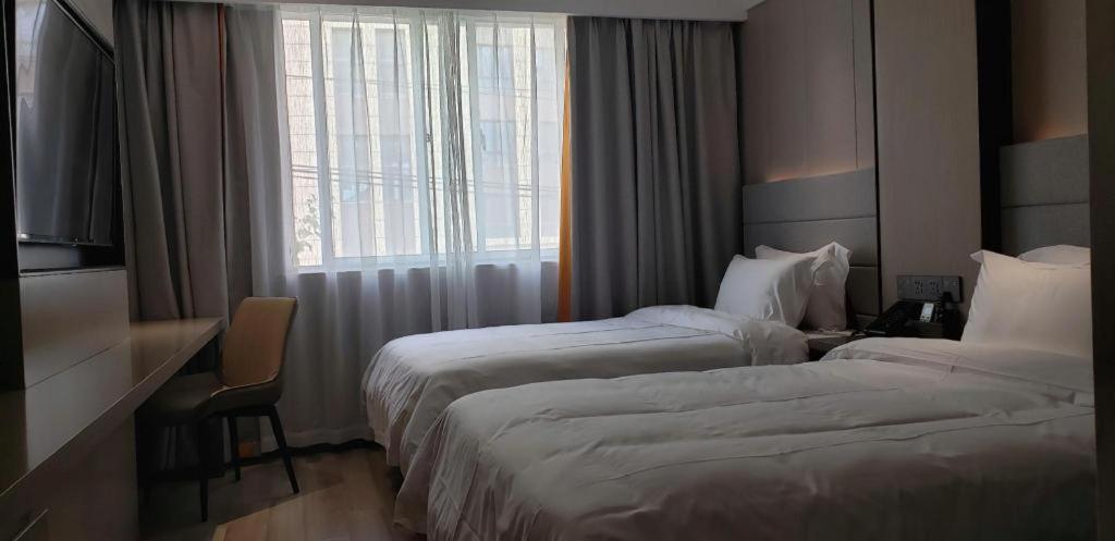 Gya Xizang Bei Road Metro Station Hotel