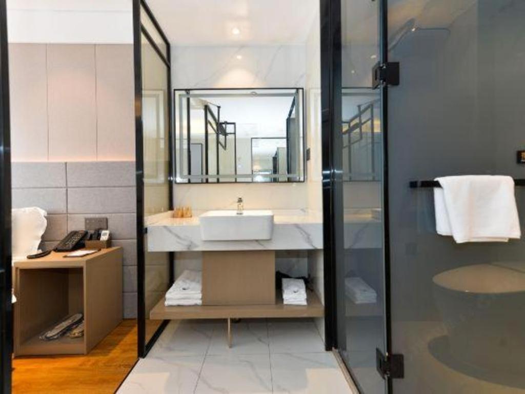 Gya Xizang Bei Road Metro Station Hotel 3*