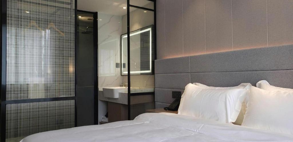 Gya Xizang Bei Road Metro Station Hotel 3*